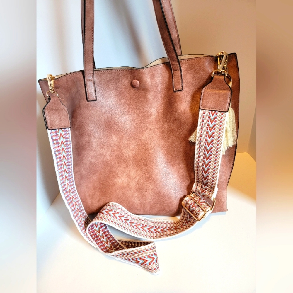 Brand New Modern and Chic Boutique Carolina Tote+Crossbody